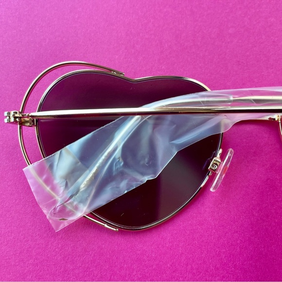 NWT Betsey Johnson Gold Heart Sunglasses with Reflective Lenses - Picture 3 of 4